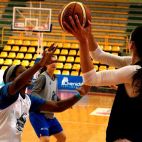 Un momento del entrenamiento de las jugadoras del Avenida, esta semana. Un momento del entrenamiento de las jugadoras del Avenida, esta semana.