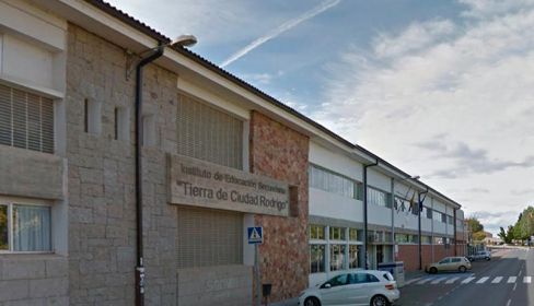 La fachada del IES Tierra de Ciudad Rodrigo.