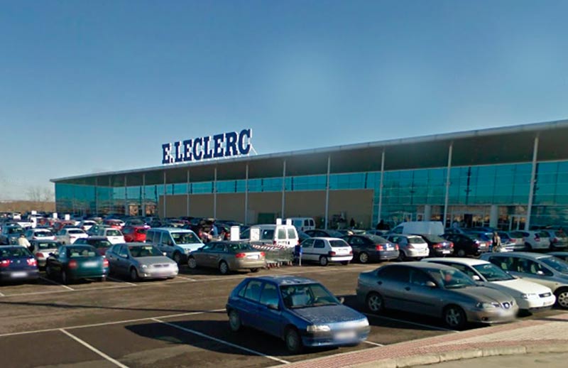 La fachada del E.leclerc en Salamanca.