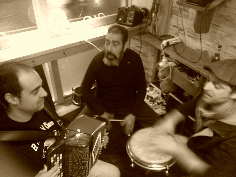 Raúl Díaz de Dios tocando en Irlanda. 