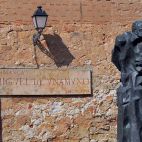 La estatua de Miguel de Unamuno.