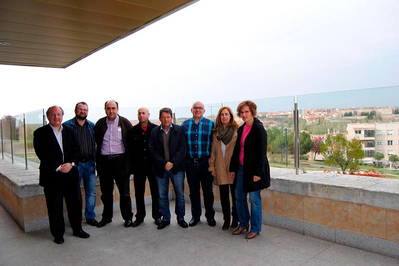 De Izq a Drcha: Enrique Cabero, del PSOE,  Luis Carlos de Prado, de Fauva, Tomás Idalgo, de Ciudadanos, Agustín Sánchez, de Fevesa, Pablo de Unamuno, de la Asociación para la Defensa de la Sanidad Pública, Jesús González, de Podemos, Susana Sánchez, de UGT y Jucal Marcos, de 'Somos Capaces'. 