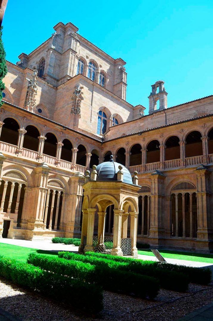 El claustro del convento de San Esteban.