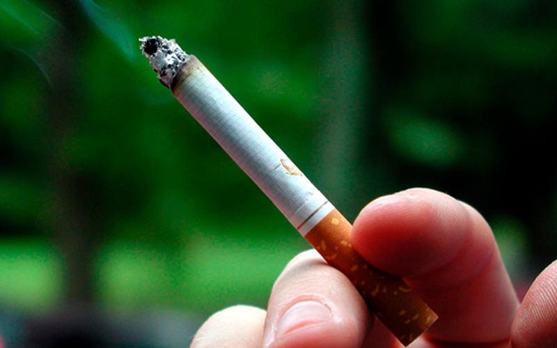 smokers_hand