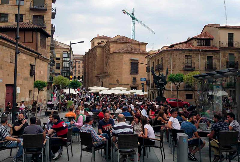 La zona de terrazas de la plaza de San Julián.