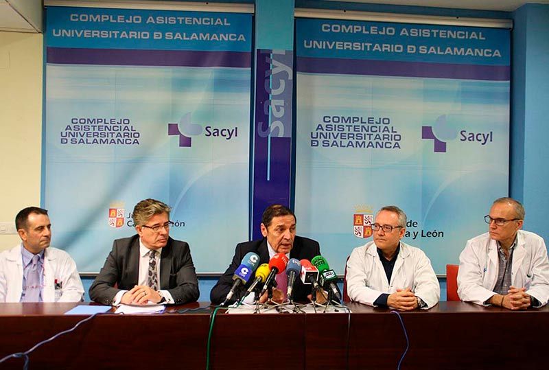 El consejero y los médicos explicaron el trasplante este martes en el hospital.