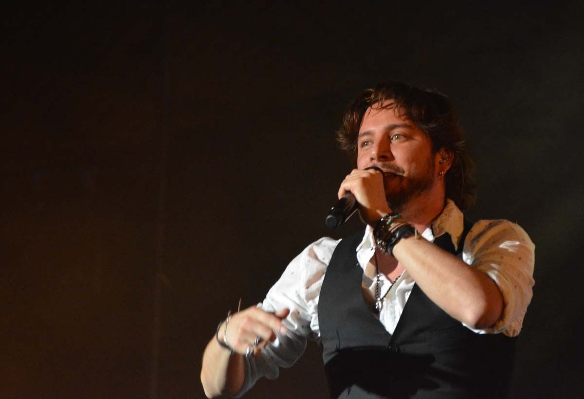 Manuel Carrasco ofreció un concierto en el Multiusos Sánchez Paraíso.