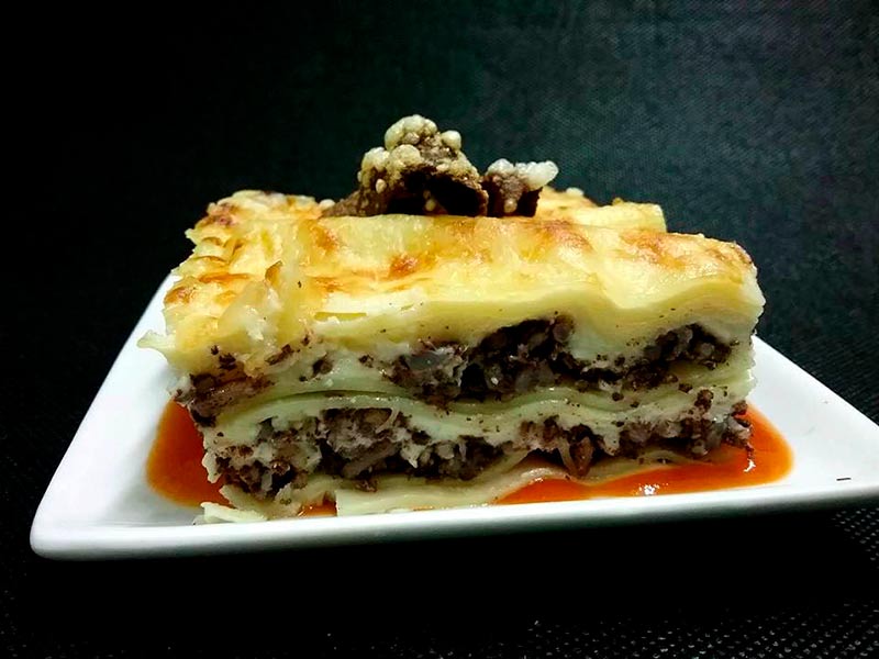 Lasaña negra.