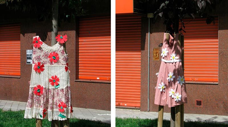Vestidos veraniegos decoran la calle Gutenberg.