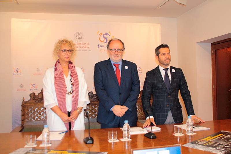 Maite Conesa, Mariano Esteban y Julio López Revuelta, durante la presentación de los actos en homenaje a Unamuno. 
