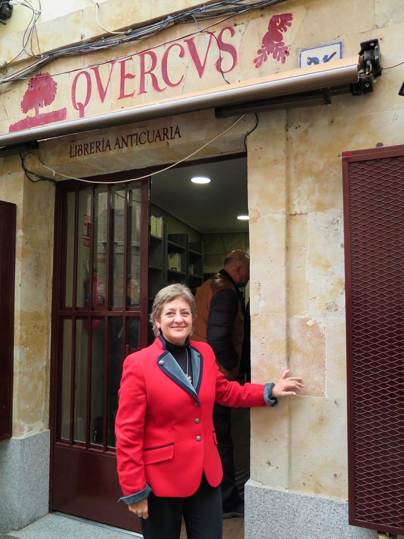 Paz Herrera acudió a Salamanca a la inauguración de la librería Quercus, de Héctor Puertas, otro concursante de Pasapalabra.