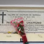 El nicho donde están los restos de Unamuno.