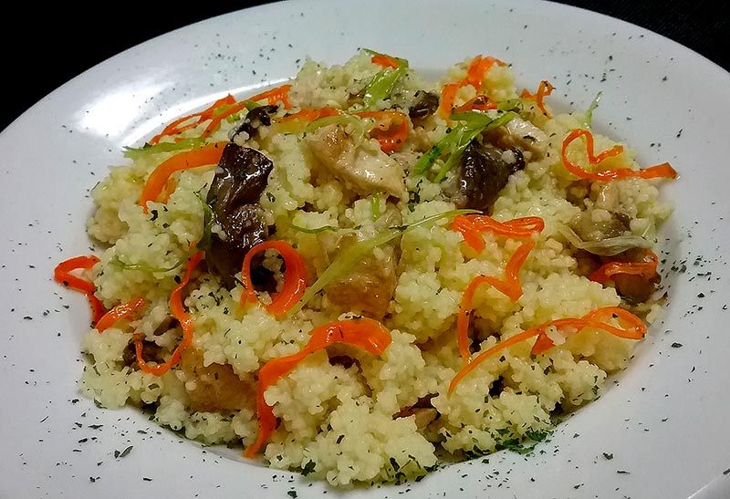 Cuscús con setas y pollo.