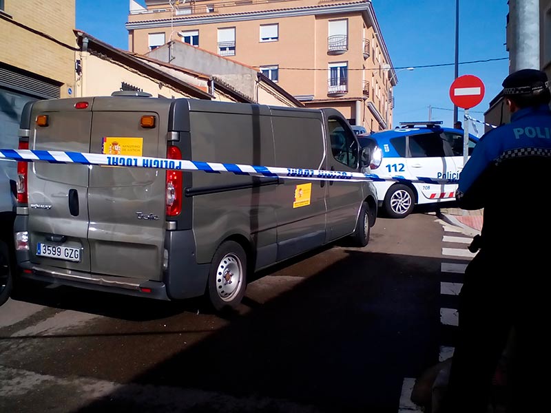 El cuerpo sin vida de Amparo fue trasladado para realizarle la autopsia. 