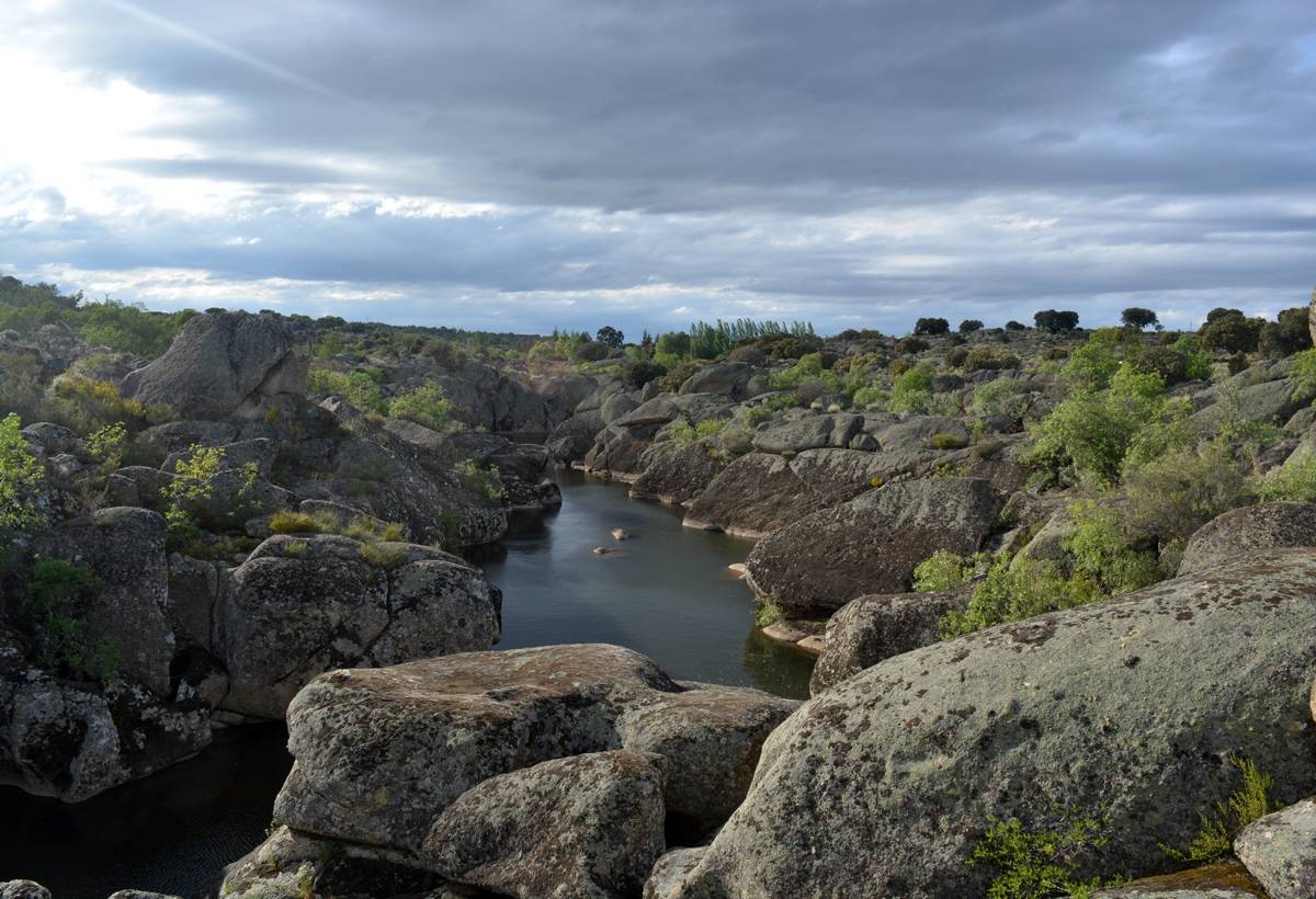 La belleza natural del río Yeltes a su paso por el término municipal de Retortillo.