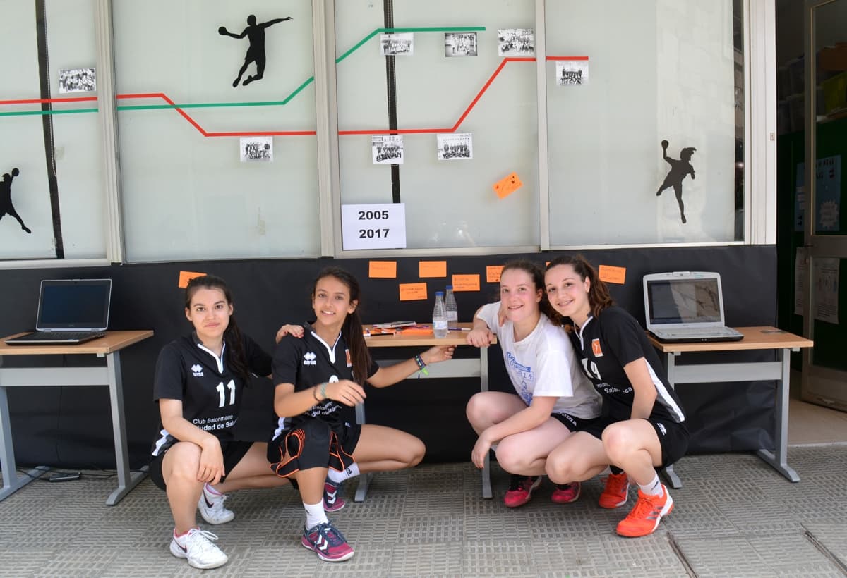 Las jóvenes balonmanistas de las Siervas escriben lo que ha significado el balonmano para ellas.