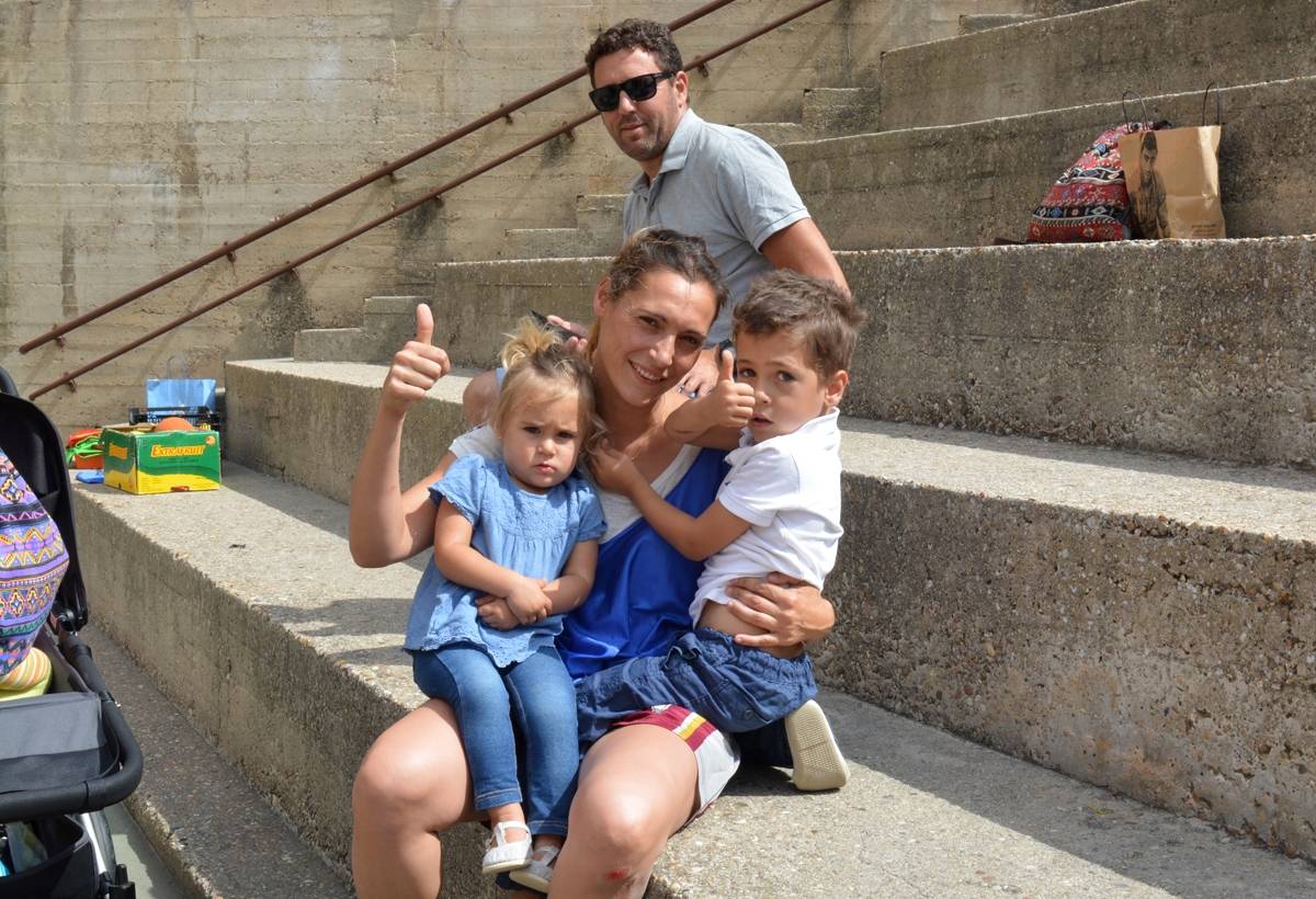 Laura Velasco, con sus hijos Dario y Vega.