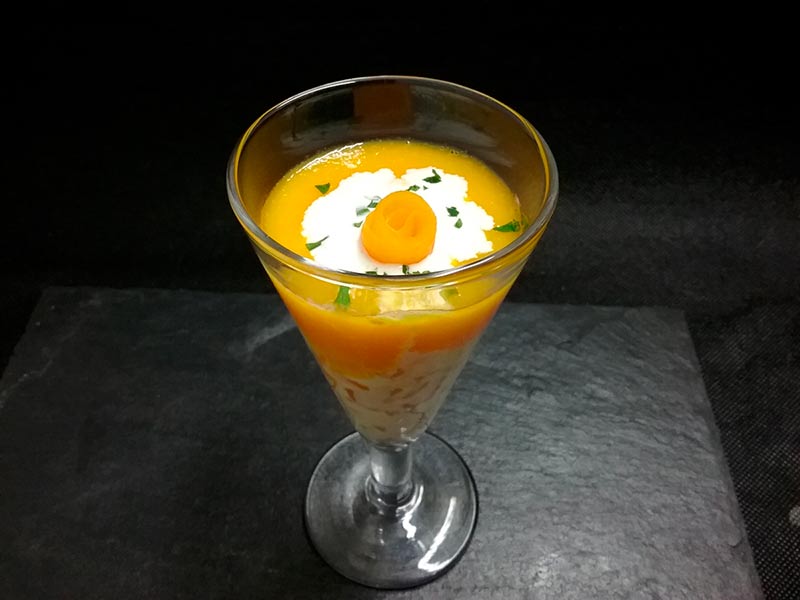 Crema fría de melocotón.