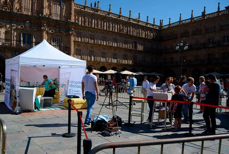 La carpa donde se recreó el salón del catálogo para hacerse fotos.