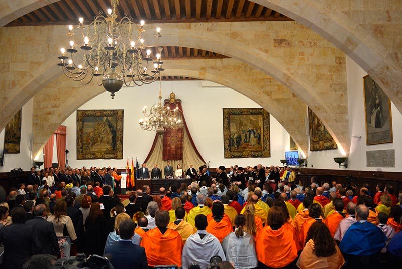 El Paraninfo de la Universidad acogió la apertura académica del curso 2017-18.