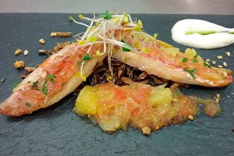 Salmonete al aroma de cítricos.