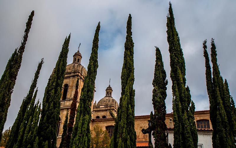 La iglesia Nueva del Arrabal cumple 65 años. Fue obra del arquitecto y Pintor Genaro de No y en su ábside se puede contemplar un impresionante fresco obra de De No. 