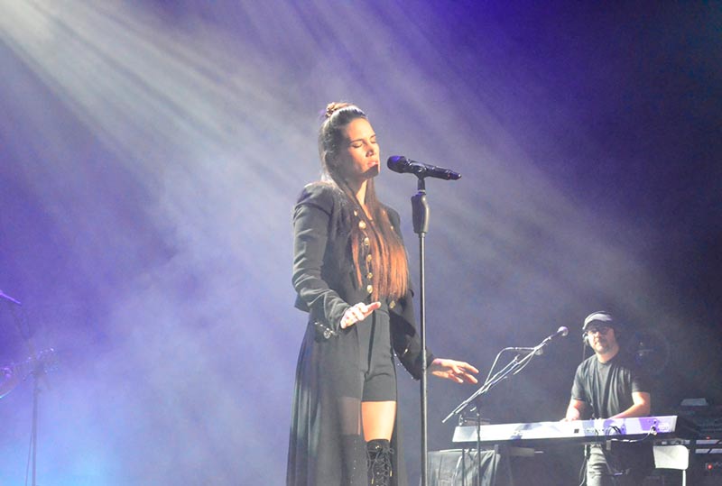 India Martínez, en el inicio del concierto que dio en el Caem en 2017.