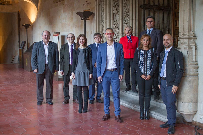 Ricardo Rivero y el equipo con el que acude a las elecciones para ser rector de la Universidad de Salamanca.