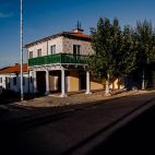 El Barrio de la Vega fue inaugurado el 7 de mayo de 1954 por el dictador Francisco Franco. 