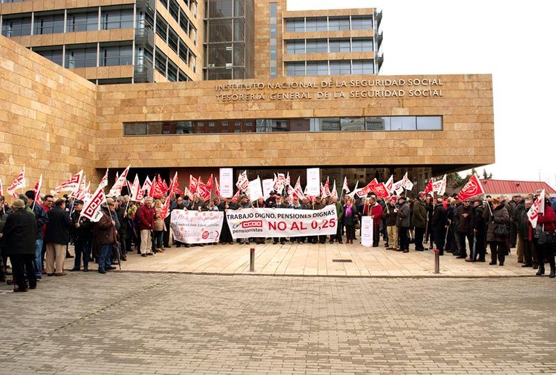 La concentración del 1 de marzo ante la sede de la Seguridad Social de Salamanca.
