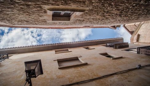 La calle de Las Velas une la calle Meléndez con la plaza de San Benito. FOTOS. Pablo de la Peña. 