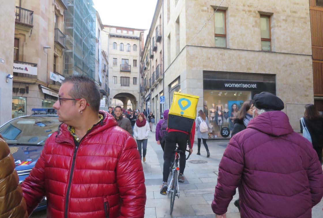 Un rider por la calle Toro.