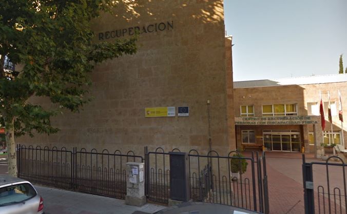 La entrada al CRMF, en la Avenida de Villamayor.