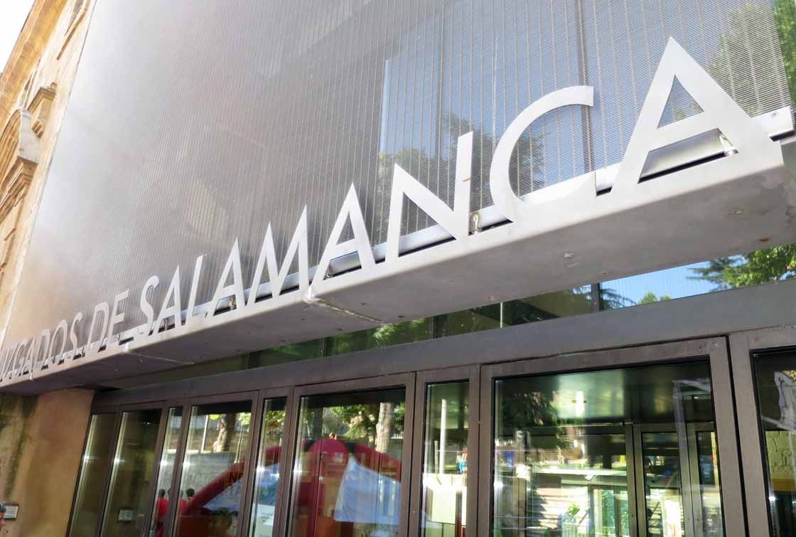 Entrada de los juzgados de Salamanca. (Archivo)