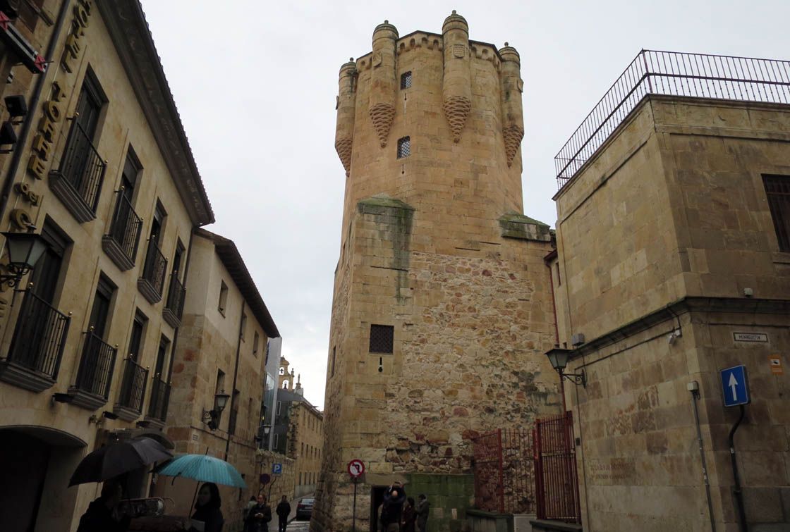 La Torre del Clavero alberga la sede del Centro de Estudios Salamantinos. (Archivo)
