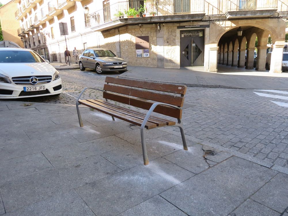 Bancos viejos en Marquesa de Almarza., Salamanca