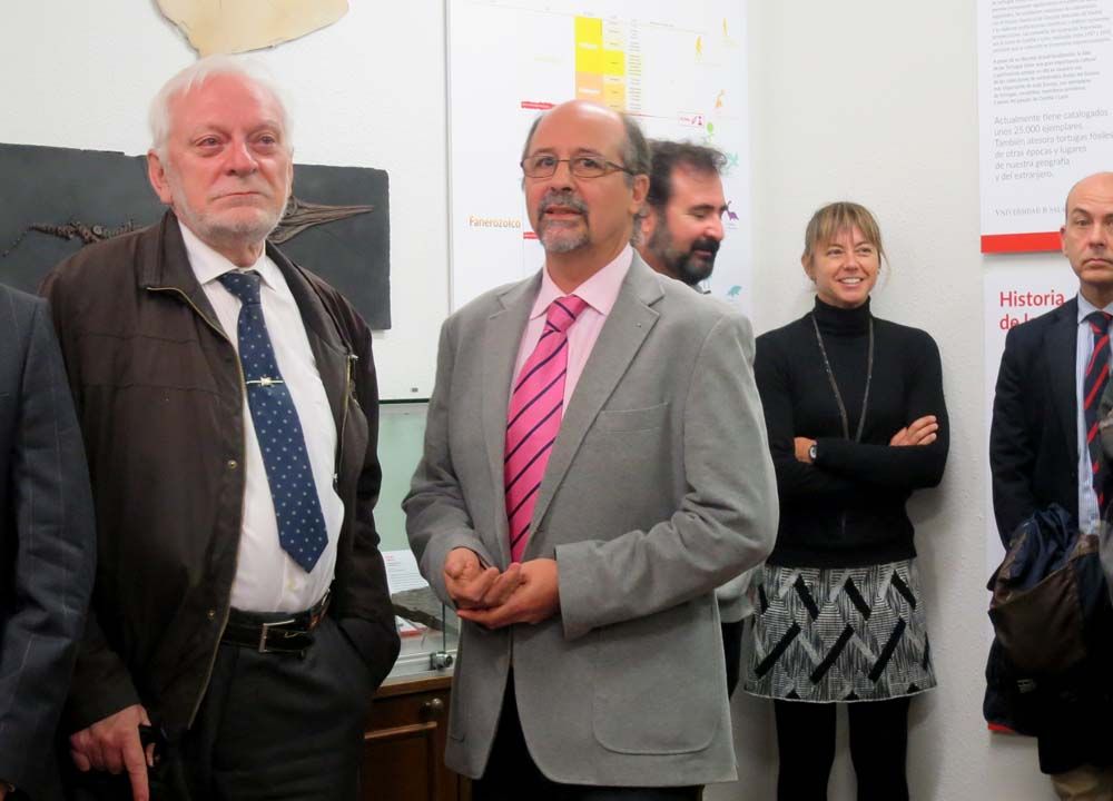 Emiliano Jiménez, fundador de La Sala de las Tortugas, y su sucesor, Santiago Martín, en la inauguración en la Facultad de Ciencias.