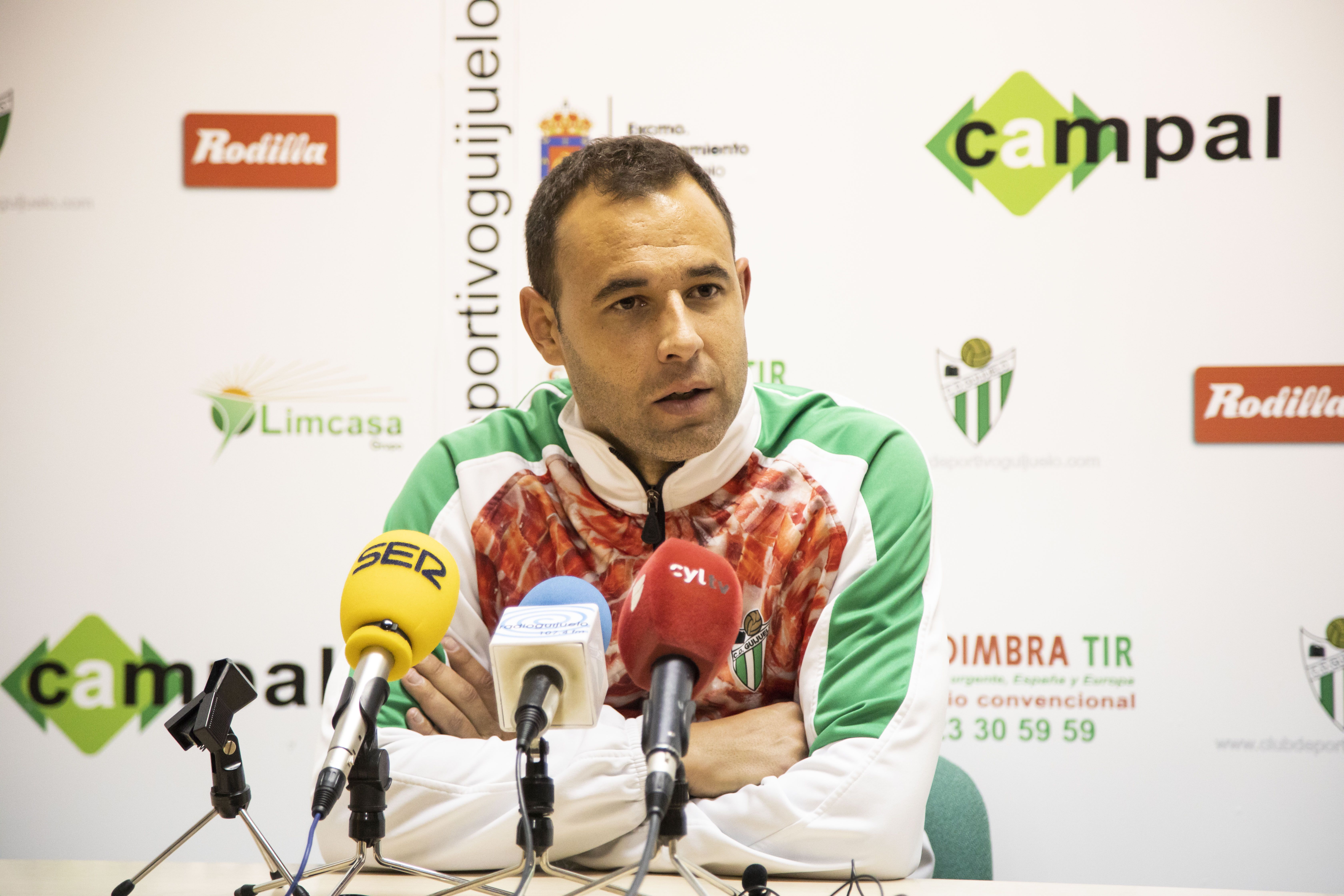 Ángel Sánchez, entrenador del CD Guijuelo. 