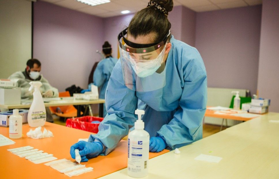 Test rápidos de coronavirus en un centro de salud. (Ical)