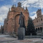 La estatua de Francisco de Vitoria en la plaza del Concilio de Trento. Foto. Pablo de la Peña. 