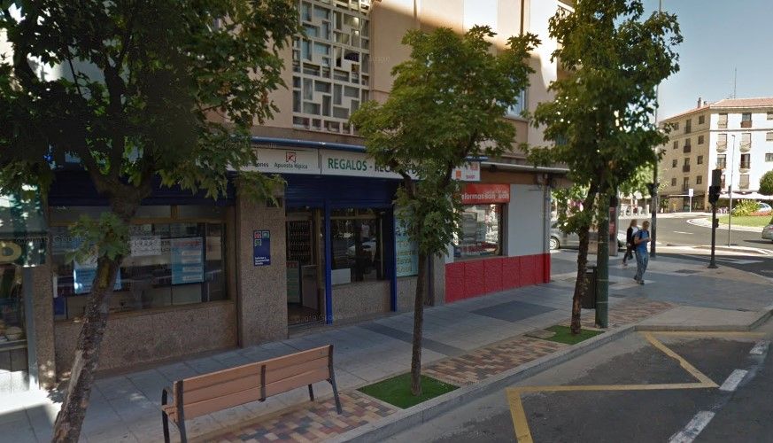 El despacho de loterías del Paseo del Rollo donde se vendió el boleto premiado. 