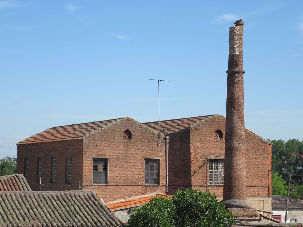 Chimenea de la fábrica de Tejares. 