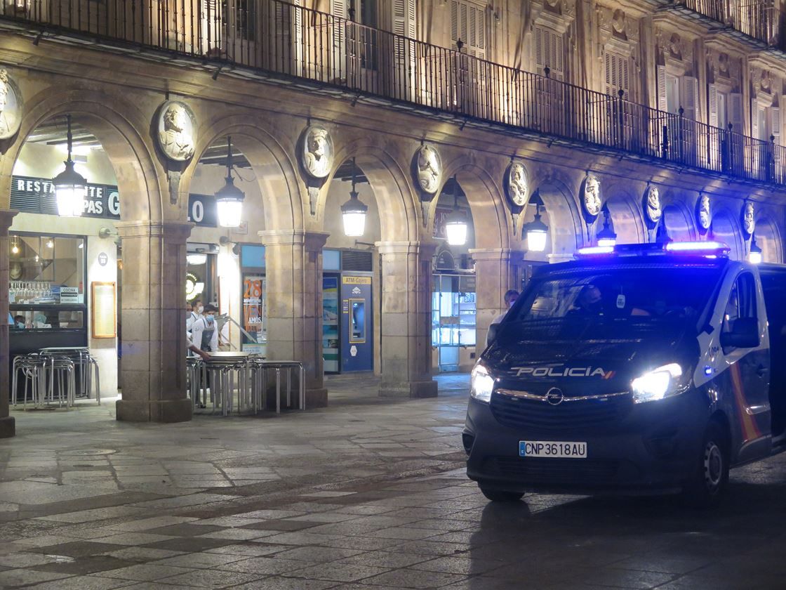 Policia Nacional noche Plaza Mayor. (4)