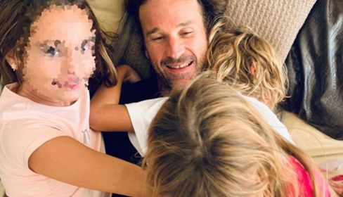 Carlos Moyá junto a sus tres hijos. Foto. Instagram.