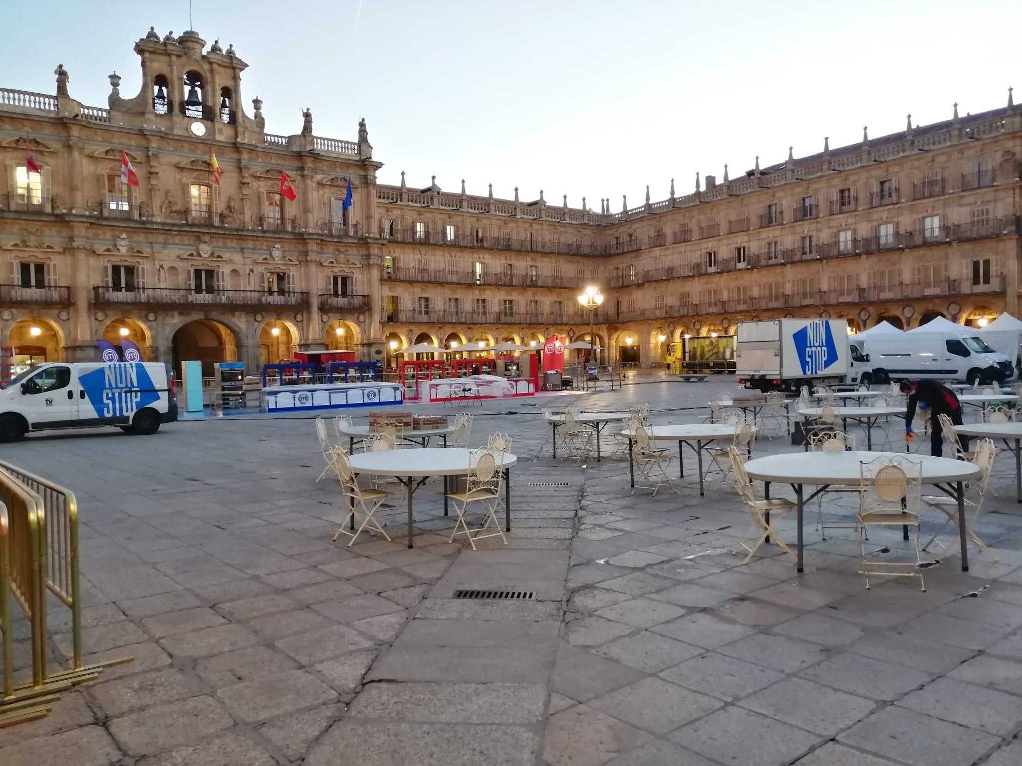Los concursantes de Masterchef cocinarán y los invitados degustarán los platos en la Plaza Mayor. 