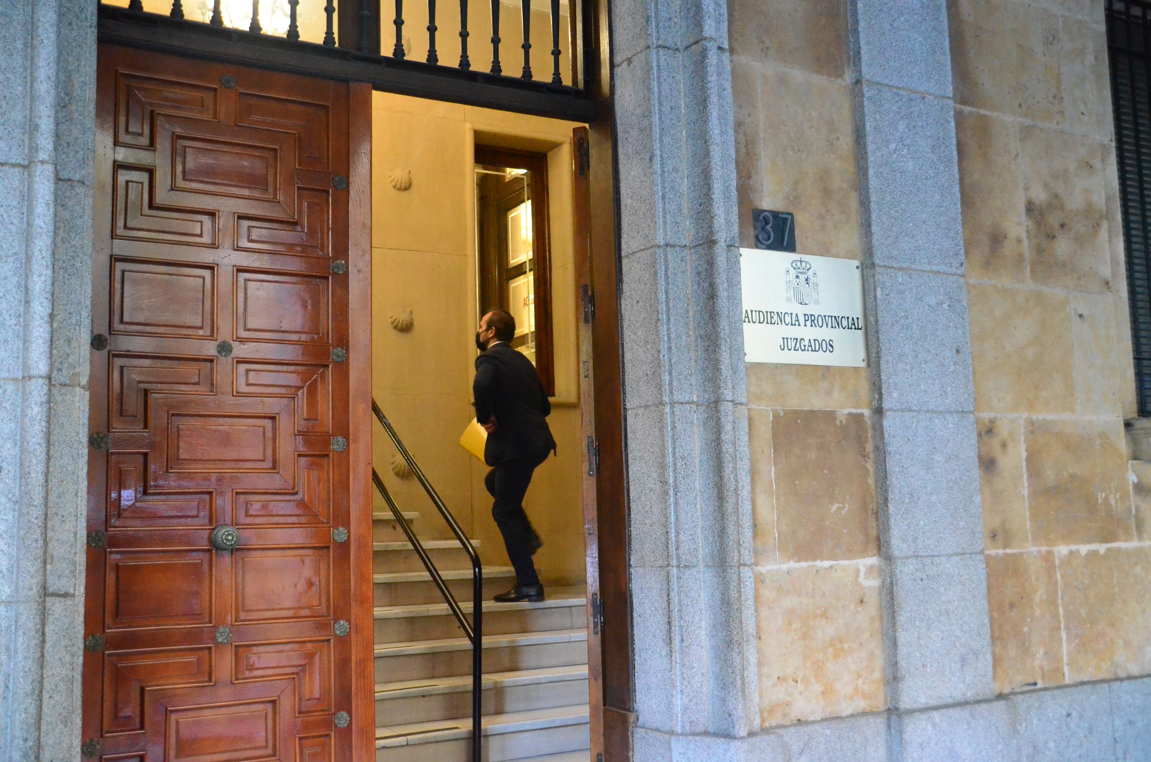 Manuel Borrego llega a la Audiencia Provincial el martes.
