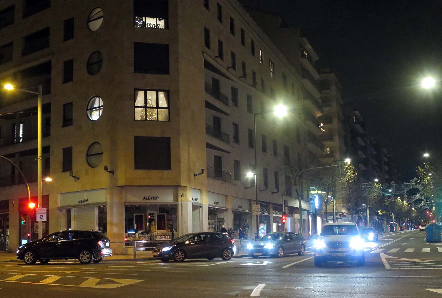 El cruce de María Auxiliadora con avenida de Mirat, poco antes de la 1 a.m.