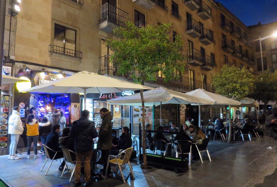 La zona de terrazas de San Julián, a las 19 horas, el 1  de enero.