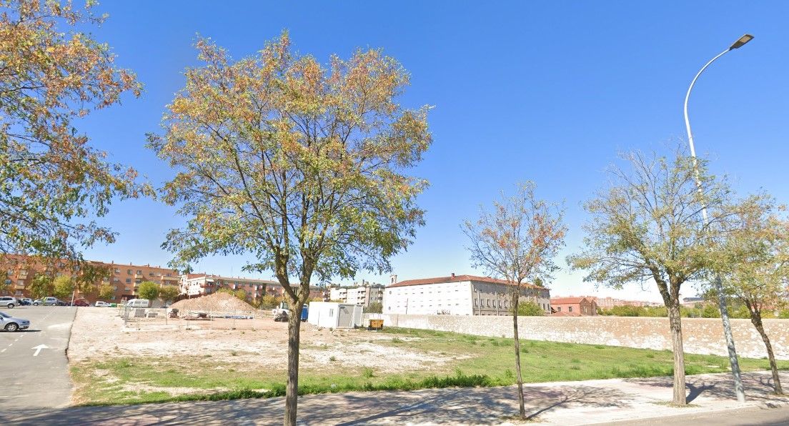 El solar junto al convento de Las Bernardas (Camino de las Aguas) donde estará el centro de salud.