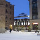El mercado central desde la plaza del Poeta Iglesias, tras la nevada de Filomena. 